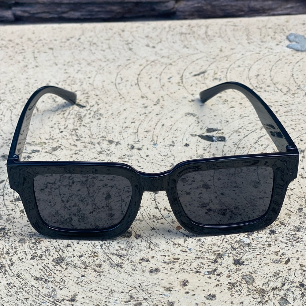 Stylish Black Square Sunglasses (01)
